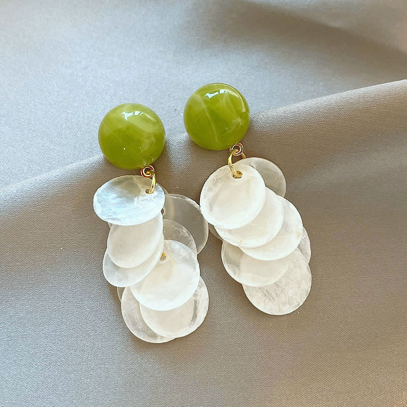 Tassel Earrings Boho - ต่างหูแบบหนีบคุณภาพสูง สีเขียวอะโวคาโด ทรงเปลือกหอย ประดับพู่ห้อย สไตล์โบโฮ น้ำหนักเบา