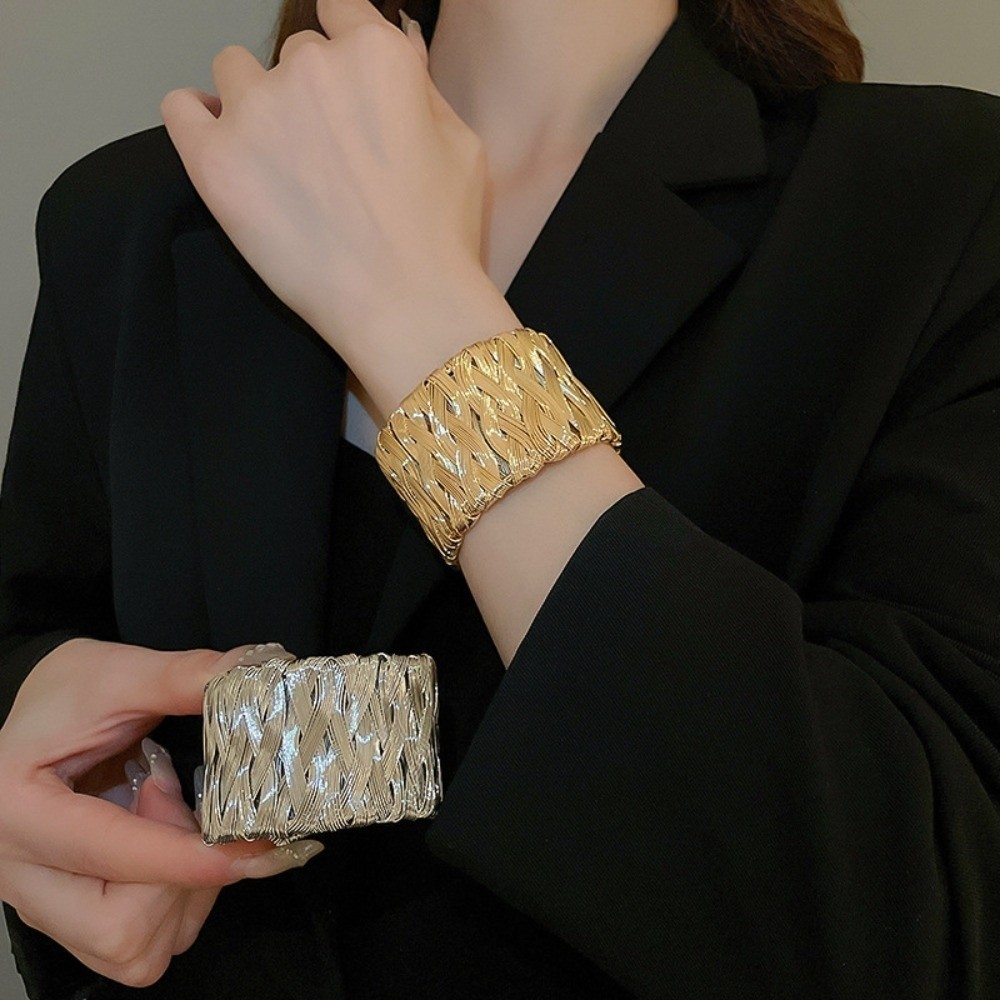 กำไลโลหะผสมแบบเปิดกว้าง ดีไซน์ - Women Accessories Drawing บทวิจารณ์และราคา
